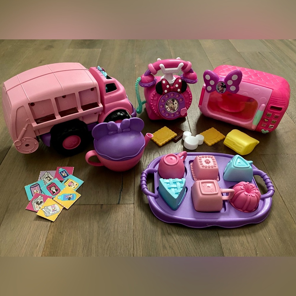Minnie Mouse Tea Set Toy Bundle
